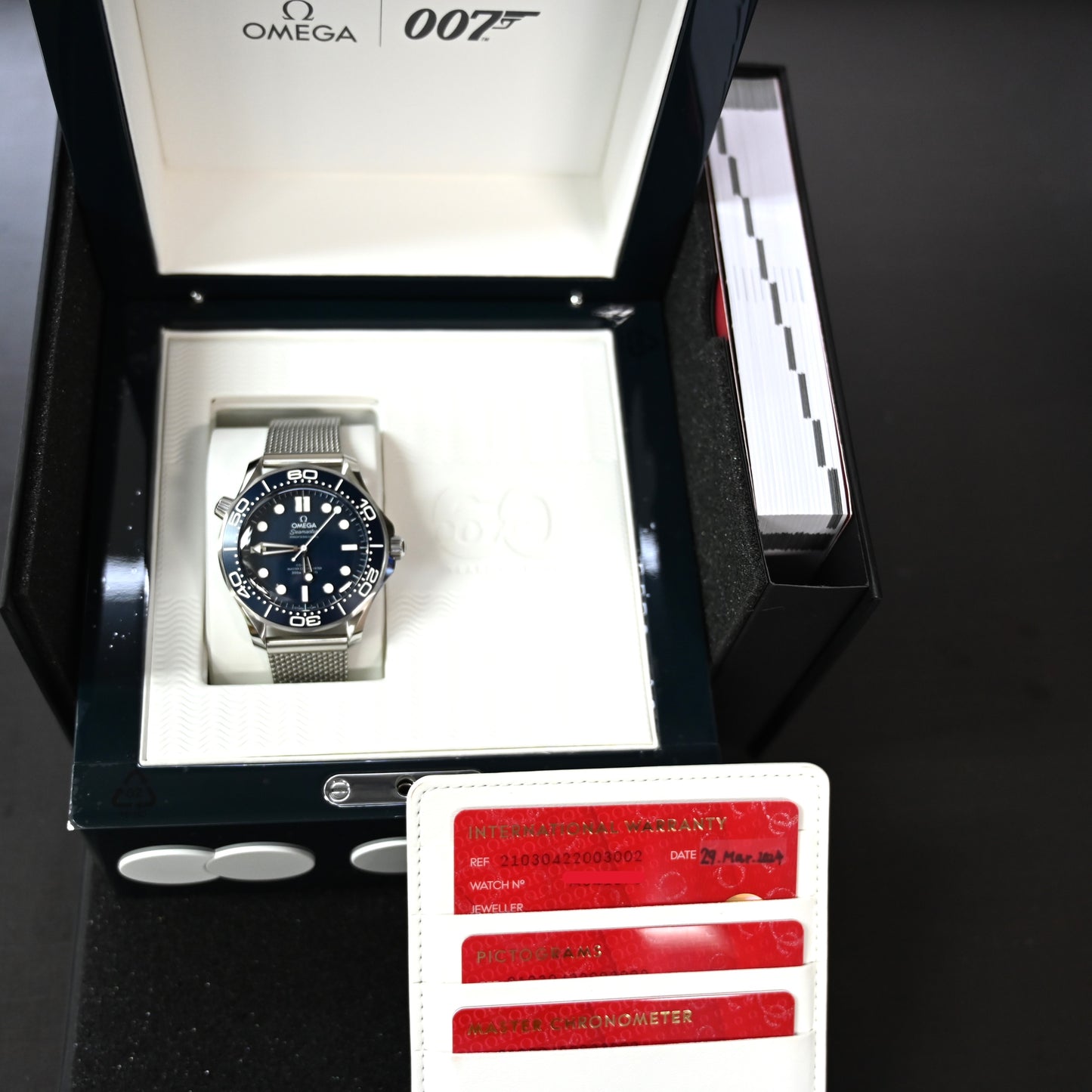 【OMEGA】オメガ シーマスターダイバー ジェームズ・ボンド60周年記念 / 210.30.42.20.03.002 未使用品 2024年保証書