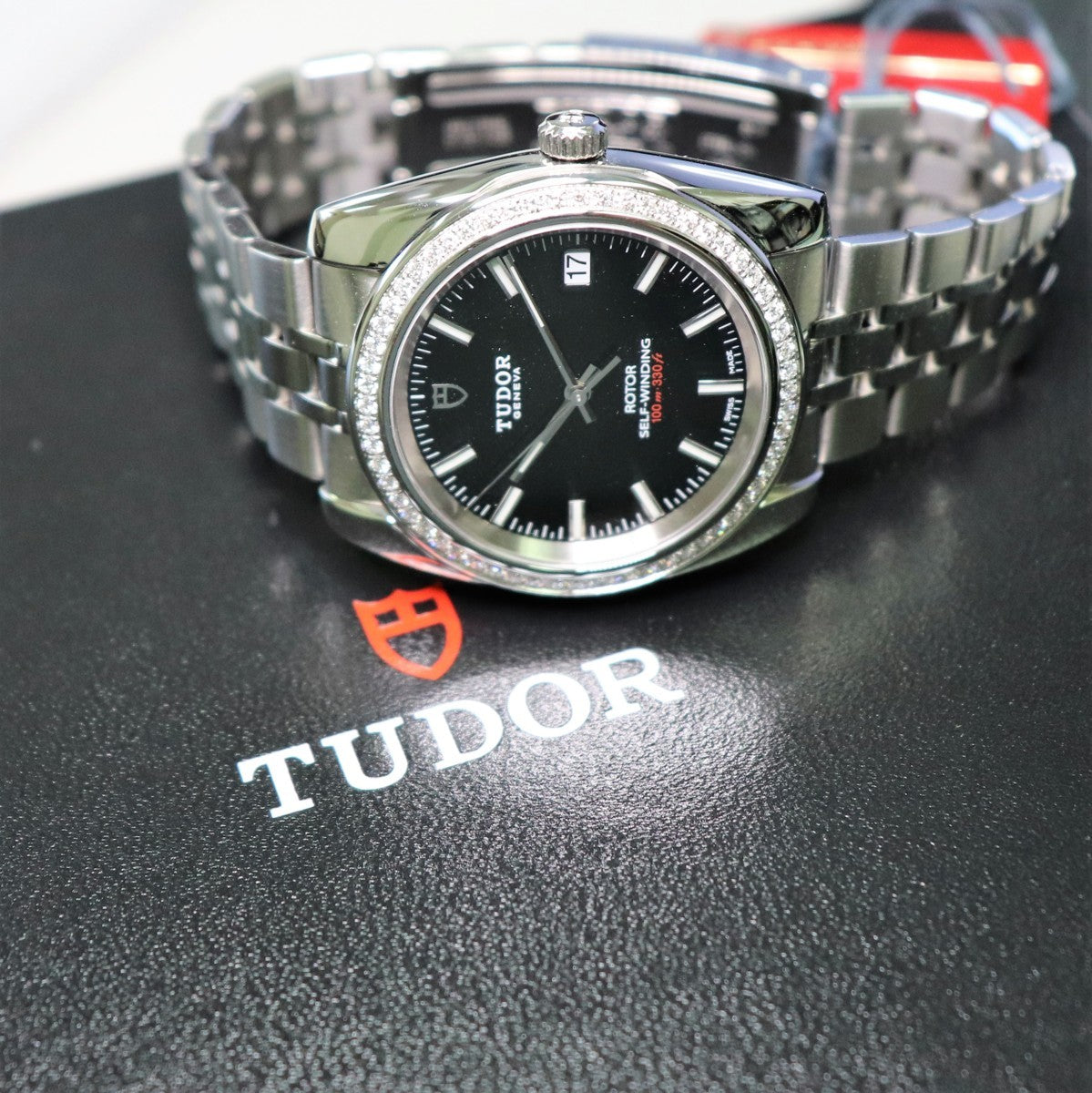 チューダー【TUDOR】 クラシックデイト38 型番21020 ブラック文字盤　ダイヤベゼル未使用