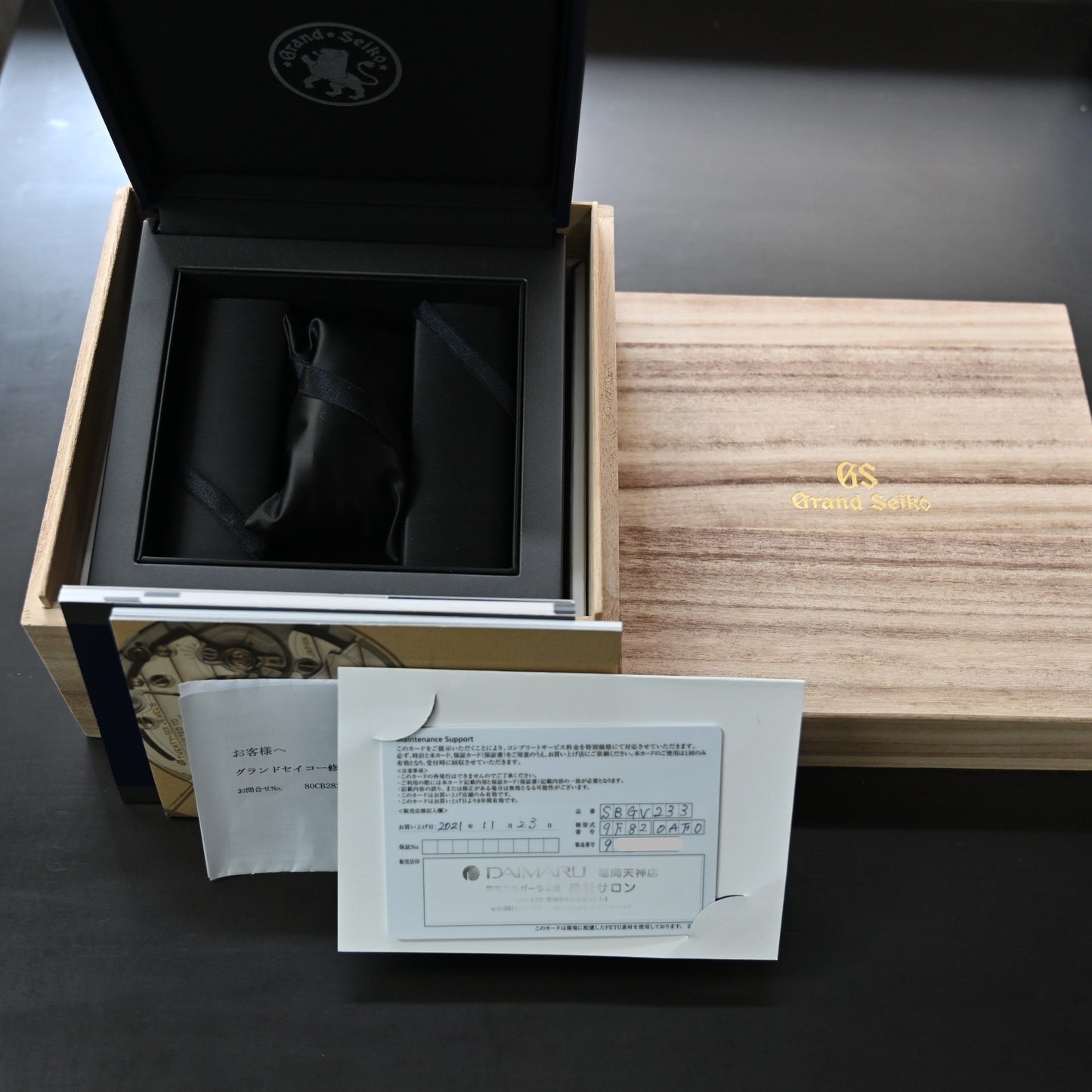 【Grand Seiko】 グランドセイコー SBGV233 青緑色　ブライトチタン　9F82 クオーツ　中古品